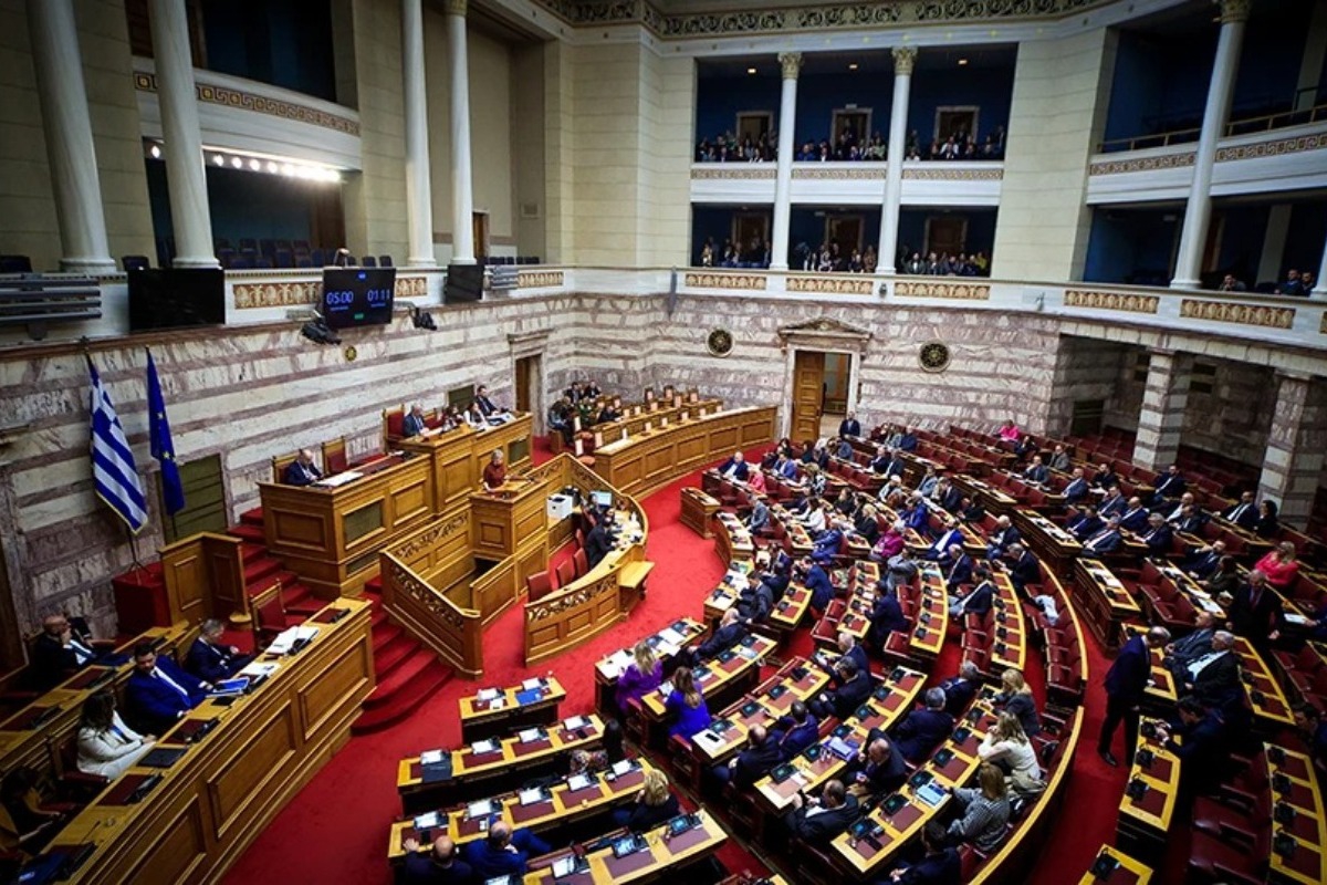 Πέρασε με 176 «ναι» το νομοσχέδιο για τον γάμο των ομόφυλων ζευγαριών ‑ Οι διαρροές ανά κόμμα