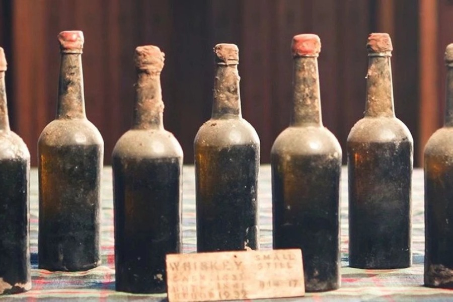 Βρέθηκαν 24 μπουκάλια με το αρχαιότερο Σκωτσέζικο ουίσκι ηλικίας 189 ετών – Το έπινε η βασίλισσα Βικτωρία