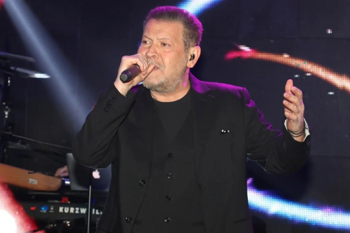 Πέθανε ο τραγουδιστής Χάρης Κωστόπουλος