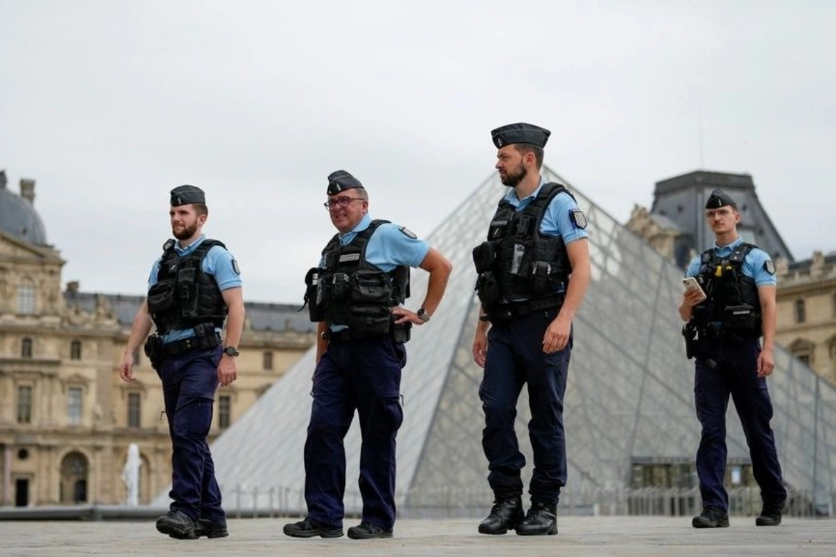 Συνελήφθη και τέταρτος ύποπτος για τη ληστεία του αιώνα στο Λούβρο