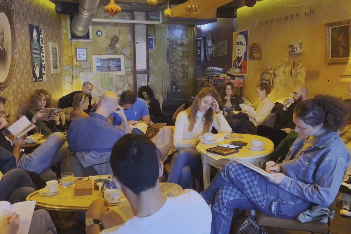 Σε αυτό το club στο Amsterdam μπορείς να απολαύσεις το γεύμα σου υπό έναν όρο ‑να μη χρησιμοποιήσεις το κινητό σου!