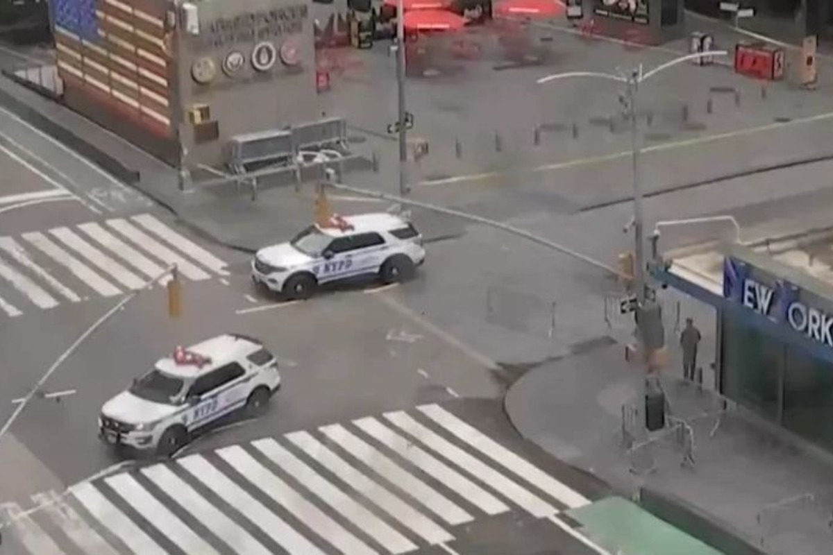 Συναγερμός στο Μανχάταν: Αποκλεισμένη η Times Square λόγω ύποπτου δέματος - Στο κλείσιμο τμήματος της πλατείας Times Square στο κεντρικό Μανχάταν προχώρησε η αστυνομία της Νέας Υόρκης, στο πλαίσιο έρευνας σχετικά με ένα ύποπτο