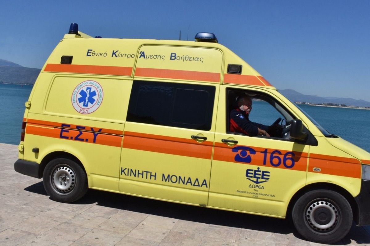 Αρτέμιδα: Σοβαρό τροχαίο ατύχημα με παράσυρση πεζού ‑ Νοσηλεύεται σε κρίσιμη κατάσταση