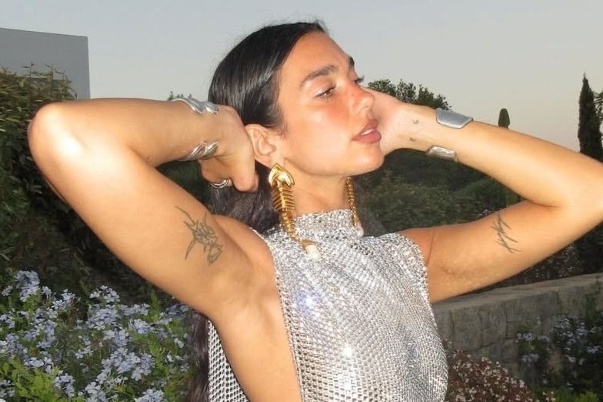 Dua Lipa: Το ασύλληπτο φόρεμα χωρίς εσώρουχο που έβαλε στα γενέθλιά της