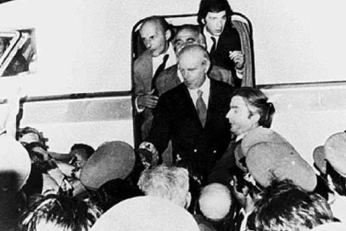 Διονύσης Σαββόπουλος: Τη μέρα που ο Κωνσταντίνος Καραμανλής γύρισε από το Παρίσι