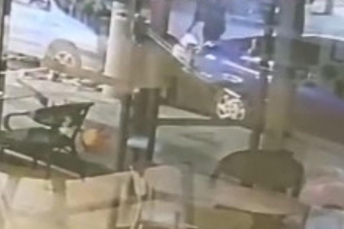 Τροχαίο στο Περιστέρι: Τραυματίστηκαν μητέρα και δίχρονο παιδί σε σοβαρή σύγκρουση