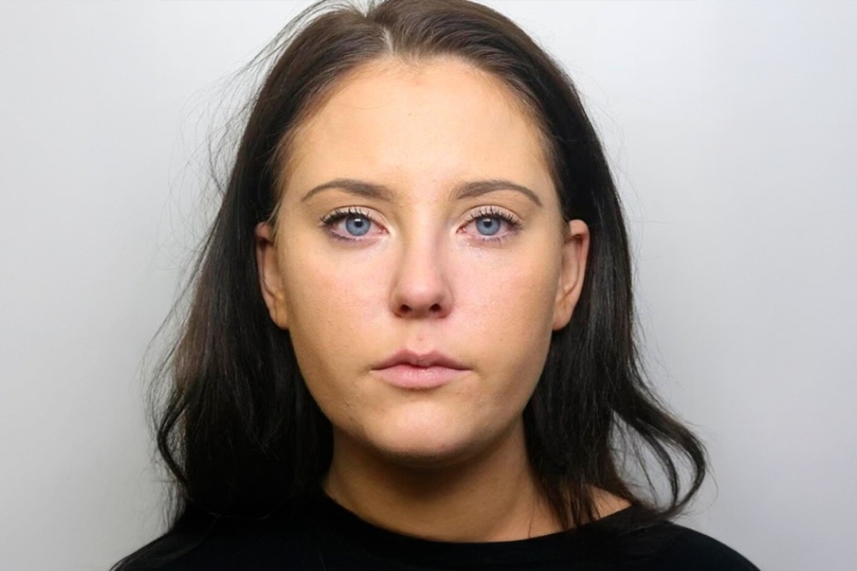 22χρονη στη Βρετανία ανάρτησε γuμνές φωτογραφίες της πρώην συντρόφου του πατέρα της και κατέληξε στη φυλακή - Η Eleanor Brown περιγράφει πώς η πράξη εκδίκησης οδήγησε σε ποινή φυλάκισης, απώλεια εργασίας και διάλυση της προσωπικής της ζωής, μετά τη δημοσίευση 