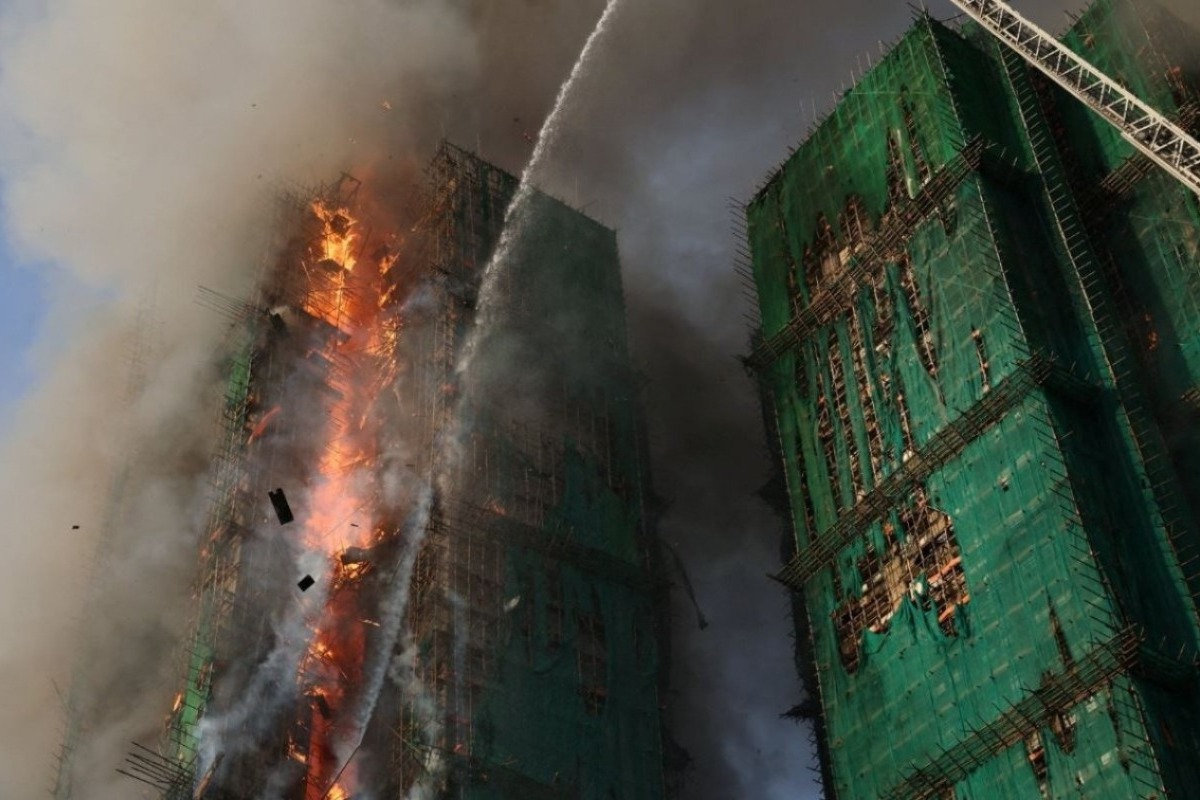 Χονγκ Κονγκ: Καίγονται ουρανοξύστες ‑ Τουλάχιστον 4 vεκρoί και πολλοί εγκλωβισμένοι