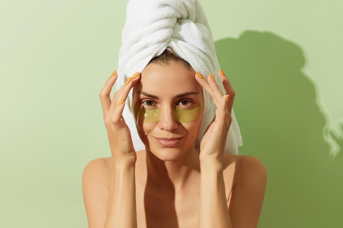 Το skincare λάθος που κάνεις κάθε βράδυ και σε κάνει να δείχνεις πιο κουρασμένη