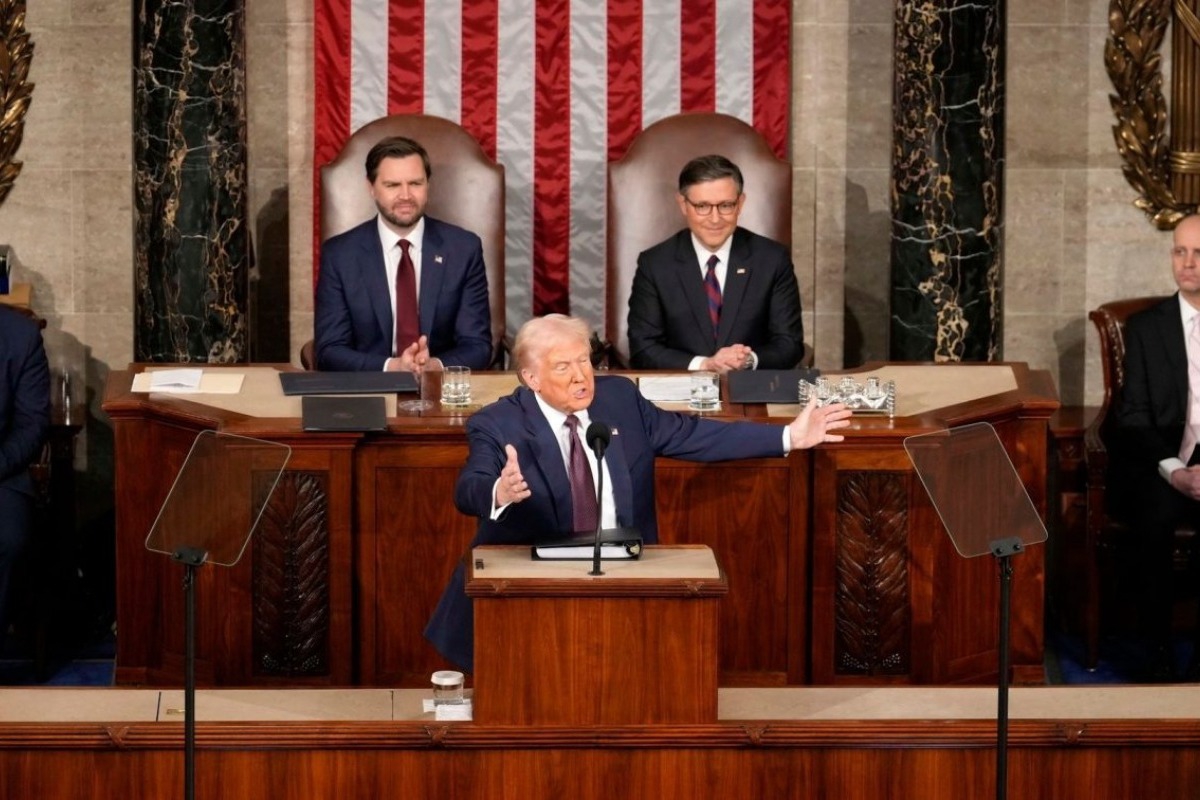 «Η Αμερική επέστρεψε!»: Αποθέωση για Τραμπ στο Κογκρέσο – Τι είπε στην ομιλία του - Ομιλία στο Κογκρέσο για πρώτη φορά μετά την επιστροφή του στον Λευκό Οίκο, απηύθυνε τα ξημερώματα της Τετάρτης ο Αμερικανός πρόεδρος Ντόναλντ Τραμπ.