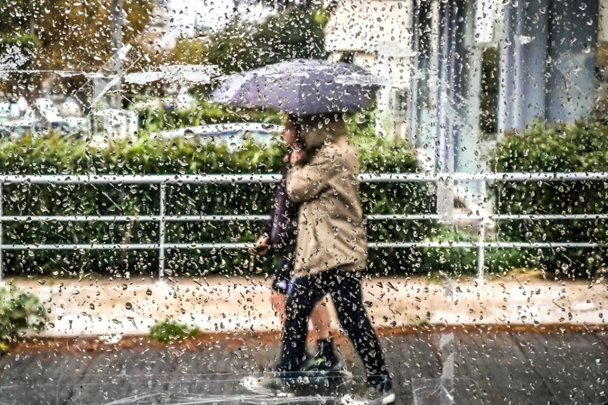 Προ των πυλών 24ωρη κακοκαιρία με πτώση της θερμοκρασίας και τόνους βροχής – Οι 7 περιοχές που θα πληγούν