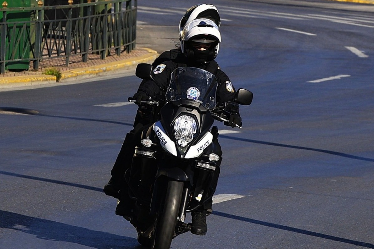 Νέο Ηράκλειο: Συμπλοκή μαθητών με μαχαίρι - Συνελήφθησαν και οι γονείς τους - Οι αστυνομικοί της ΔΙ.ΑΣ που έφτασαν στο σημείο δεν βρήκαν κανέναν από τους μαθητές, οι οποίοι είχαν σκορπίσει προς διαφορετικές κατευθύνσεις