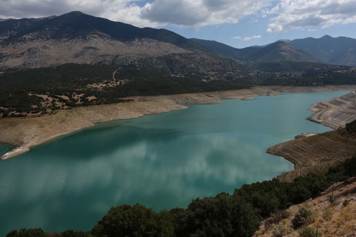 Η Αθήνα αντιμετωπίζει τη χειρότερη λειψυδρία τριών δεκαετιών μετά τη μεγάλη μείωση αποθεμάτων νερού - Σύμφωνα με τις νεότερες μετρήσεις, ο Μόρνος έχει χάσει περισσότερο από το 40% των αποθεμάτων του σε διάστημα δύο ετών!