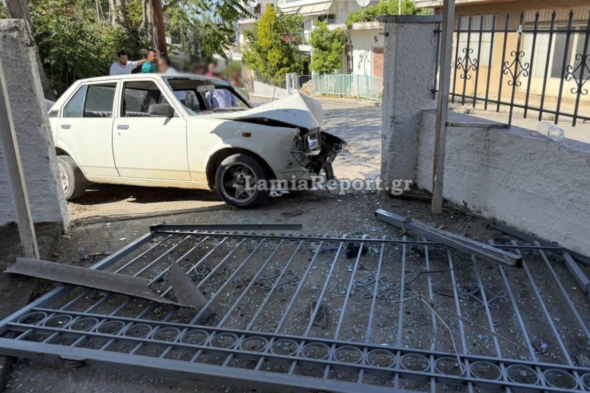 Λαμία: Μεθυσμένος οδηγός «καρφώθηκε» σε μαντρότοιχο - Τραυματίστηκαν δύο μικρά παιδιά