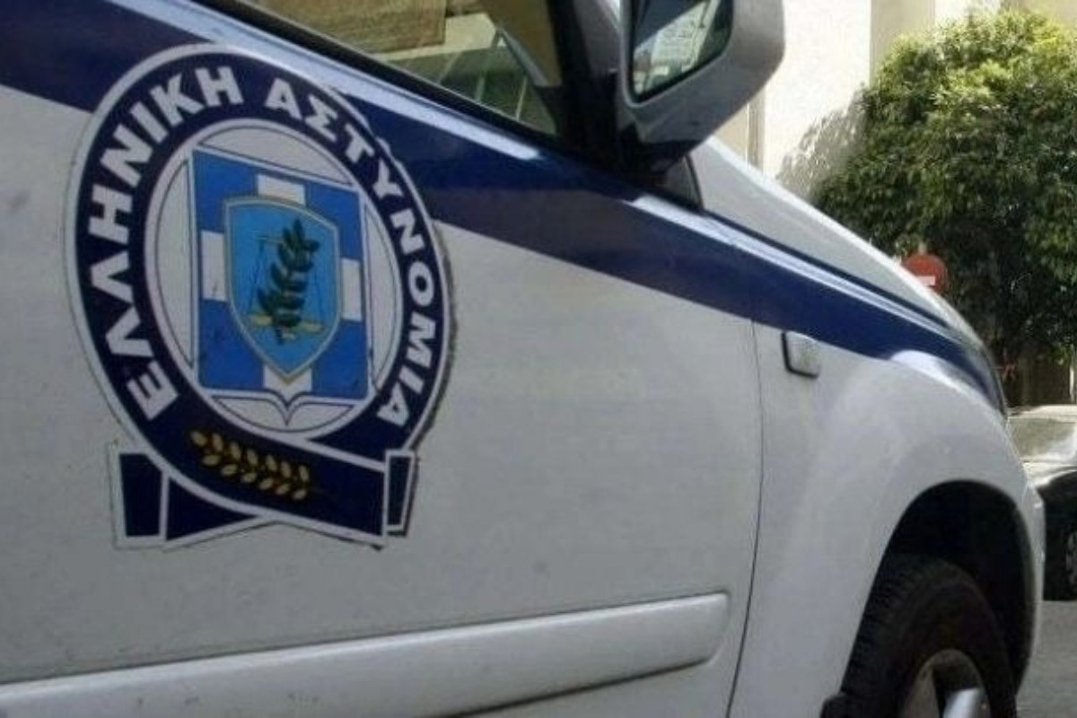 Θρασύτατη ληστεία στην Ηλεία: Μπούκαραν σε σούπερ μάρκετ τα ξημερώματα και «σήκωσαν» ΑΤΜ - Οι δράστες είχαν καλυμμένα τα χαρακτηριστικά τους