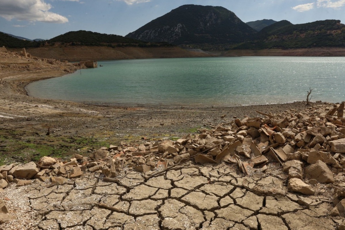 Τέλος οι παλιοί λογαριασμοί ΕΥΔΑΠ – Δείτε πώς αλλάζουν οι τιμές νερού από τη νέα χρονιά! - Το σχέδιο που θα υλοποιηθεί σε βάθος δεκαετίας, αφενός θα περιορίσει τις άσκοπες απώλειες νερού στο δίκτυο και αφετέρου θα συγκρατήσει την περαιτέρω μ