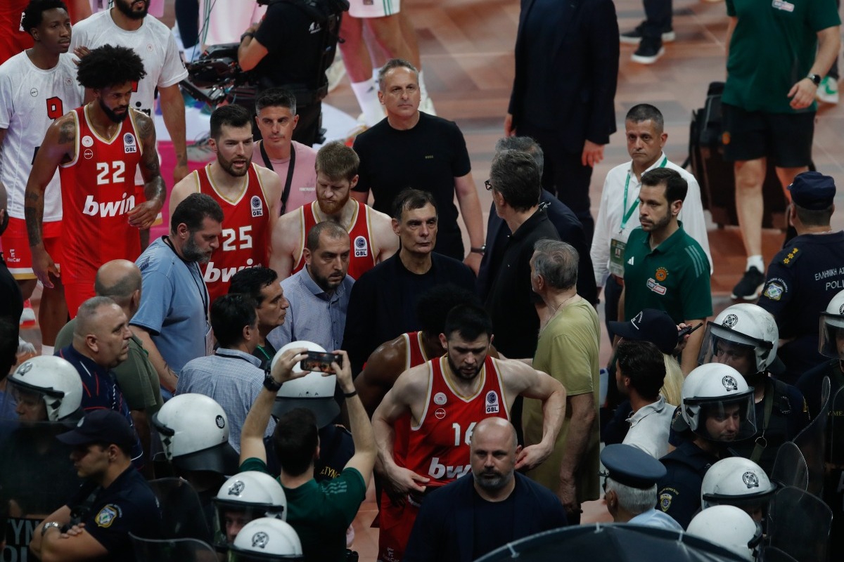 Η ΚΑΕ Ολυμπιακός καταγγέλει διπλή απόπειρα βιαιοπραγίας εναντίον του Μπαρτζώκα στο ΟΑΚΑ - Η ΚΑΕ Ολυμπιακός συνόδευσε την καταγγελία της και με βίντεο