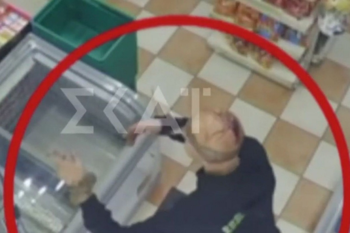 Αγιος Παντελεήμονας: Βίντεο ντοκουμέντο ‑ Η στιγμή που ο 47χρονος ζητά βοήθεια αιμόφυρτος