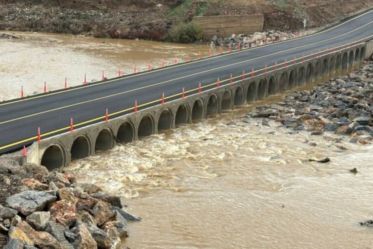 Εκκενώθηκε οικισμός κοντά στα Φάρσαλα γιατί υπερχείλισε ο ποταμός Ενιπέας