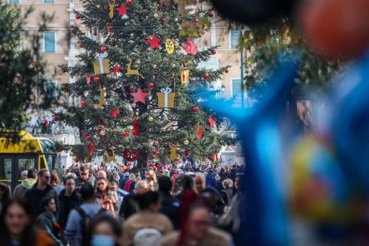 Εορταστικό ωράριο: Πότε ξεκινά ‑ Ποιες ώρες θα είναι ανοιχτά τα καταστήματα
