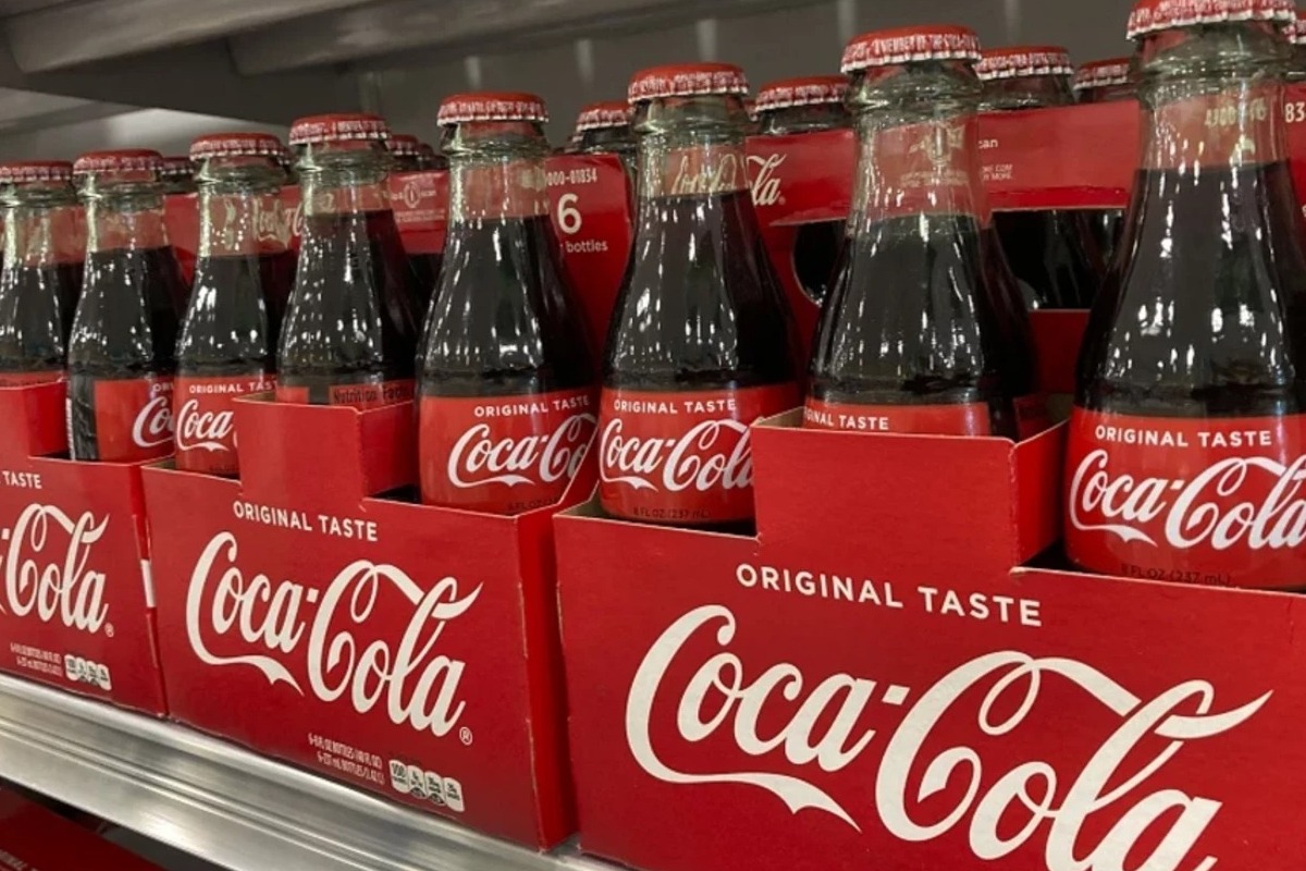 Σάλος: Ανακαλούνται προϊόντα της Coca-Cola - «Δεν έχουμε ακριβή αριθμό, αλλά είναι σαφές ότι πρόκειται για μεγάλη ποσότητα»