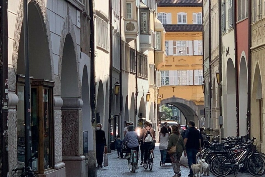 Ιταλική πόλη εισάγει «φόρο σκύλου» για τουρίστες και κατοίκους - Οι ντόπιοι ιδιοκτήτες σκύλων θα καταβάλουν ετήσιο τέλος 100 ευρώ ανά ζώο, ενώ οι επισκέπτες θα πρέπει να πληρώνουν 1,50 ευρώ την ημέρα