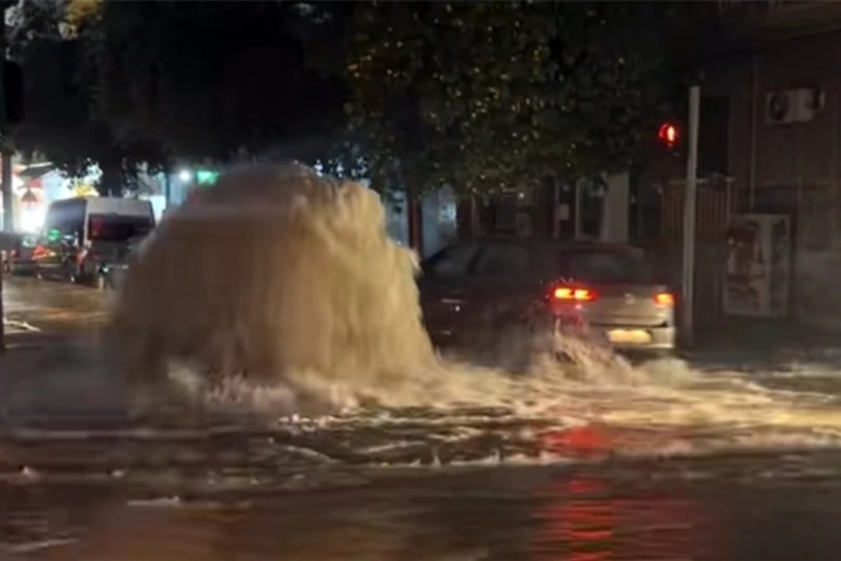 Υπερχείλιση φρεατίου λόγω της κακοκαιρίας στην Καλλιθέα – Η απάντηση του Δήμου - Το γεγονός κατέγραψαν πολίτες σε βίντεο που αναρτήθηκαν στα κοινωνικά δίκτυα