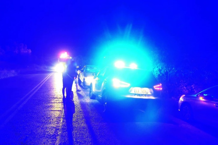 Ένοπλοι μοτοσικλετιστές άνοιξαν πυρ έξω από καφέ στην Κυψέλη - Βρέθηκαν εφτά κάλυκες