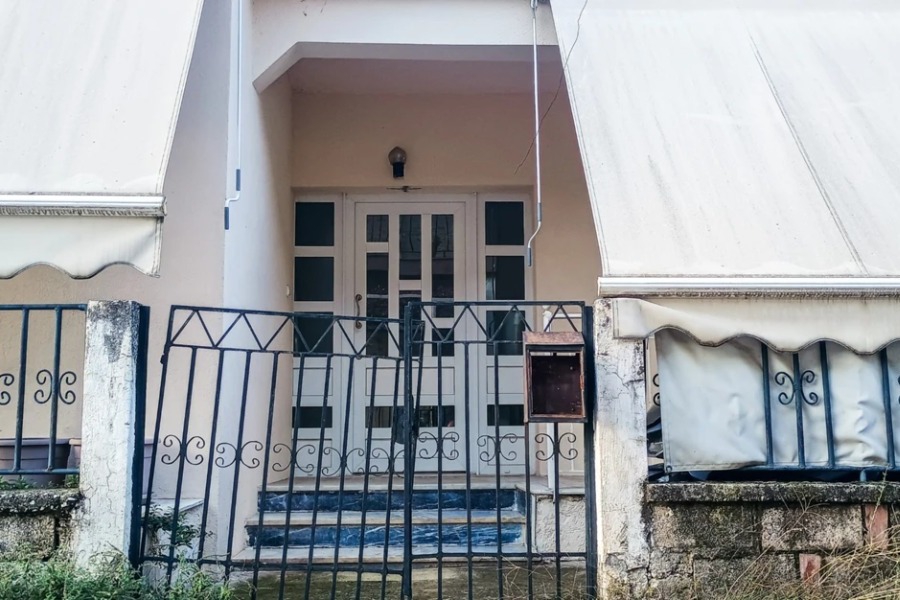 «Βλέπαμε τηλεόραση, σηκώθηκα και την έπνιξα»: Ανατριχιάζει η περιγραφή του μητροκτόνου στα Τρίκαλα - Σε ηλικία 80 ετών