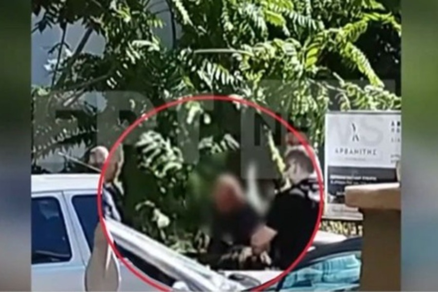 Βόλος: Η στιγμή που ο 40χρονος συλλαμβάνεται από τους αστυνομικούς
