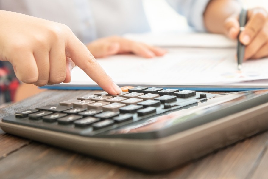 Ελεύθεροι επαγγελματίες στη φάκα της ΑΑΔΕ