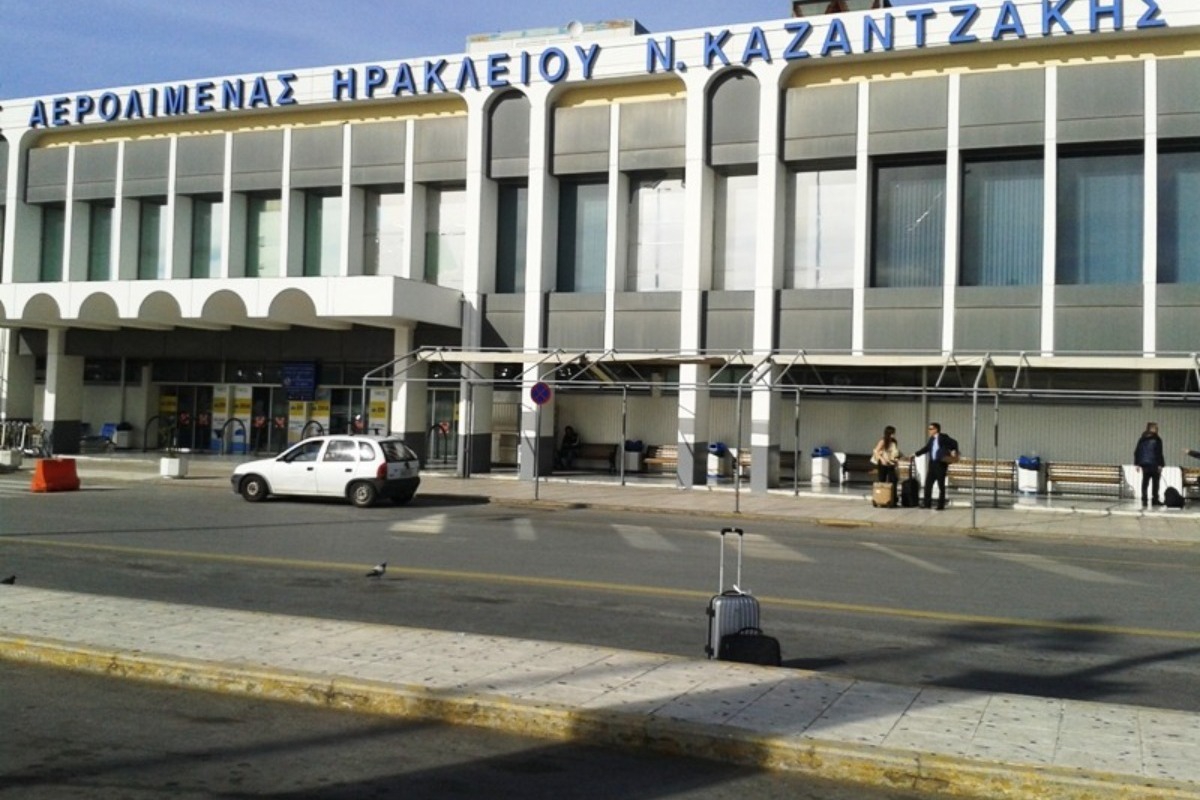 Αγρότες: Κλειστό το αεροδρόμιο Ηρακλείου - Επεισόδια με την αστυνομία και σε Χανιά, Καρδίτσα