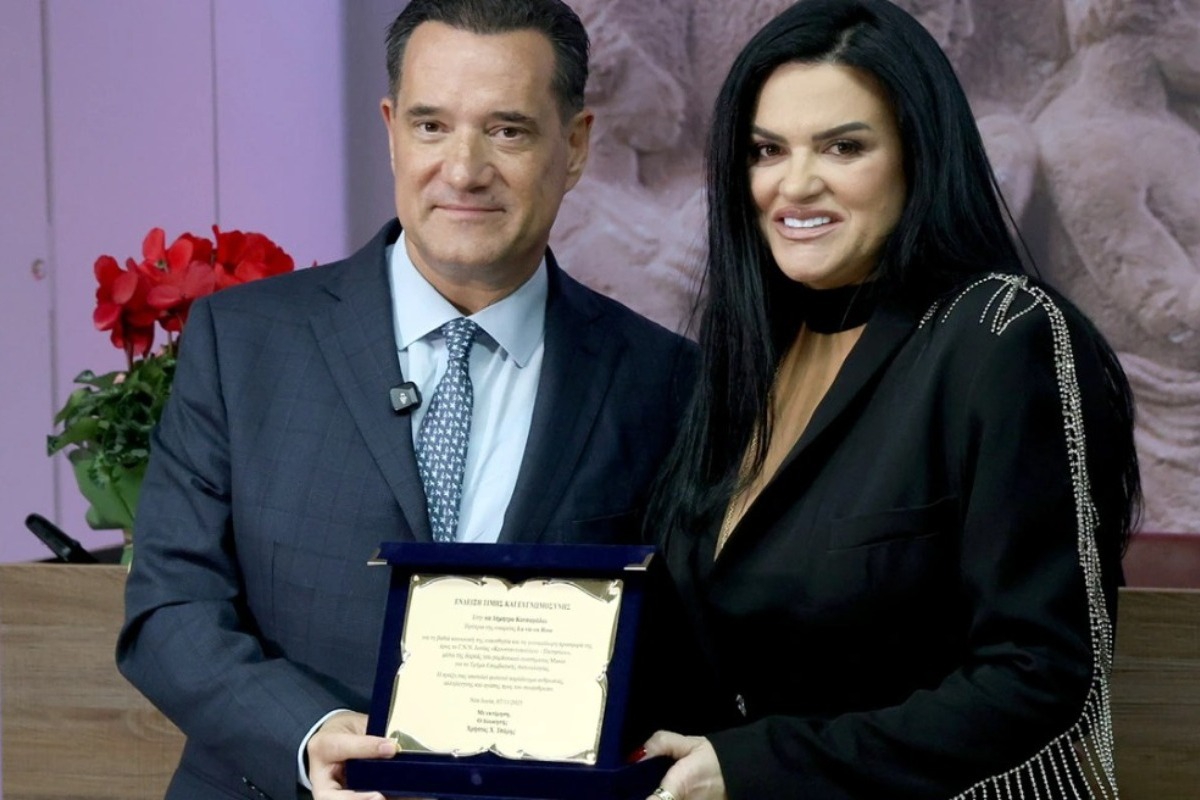 Εγκαινιάστηκε νέο ρομποτικό μηχάνημα στο Αγία Όλγα με δωρεά της Δήμητρας Κατσαφάδου - Παρουσία του Αδωνι Γεωργιάδη και δωρεά της La vie en Rose by Dimitra Katsafadou