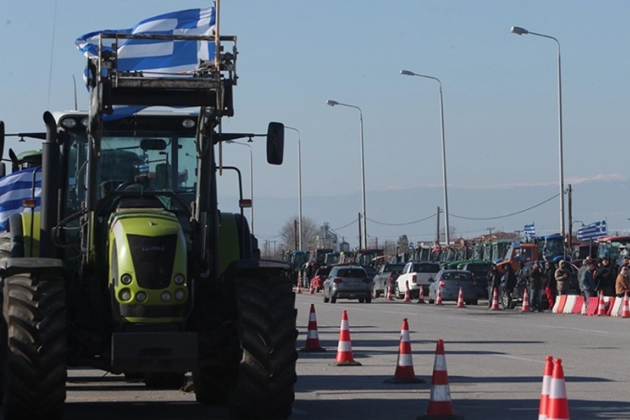 Οι αγρότες ανοίγουν λωρίδες κυκλοφορίας για την Πρωτοχρονιά και δίνουν ραντεβού για αποφάσεις μετά την αλλαγή της χρονιάς