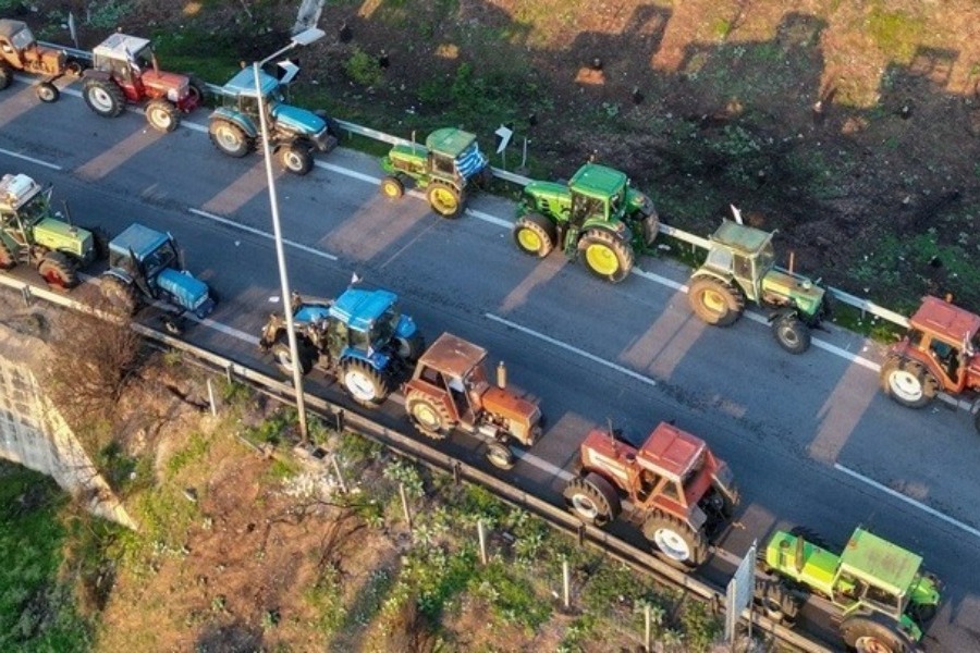 Γιορτές στα μπλόκα με ανοιχτά διόδια – Με δικογραφία απαντά η κυβέρνηση