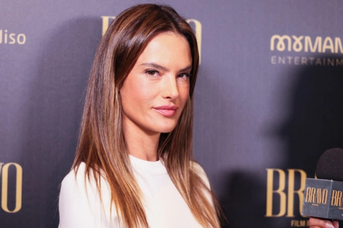 Alessandra Ambrosio: Τοπλες στην παραλία ‑ Πιο sexy από ποτέ
