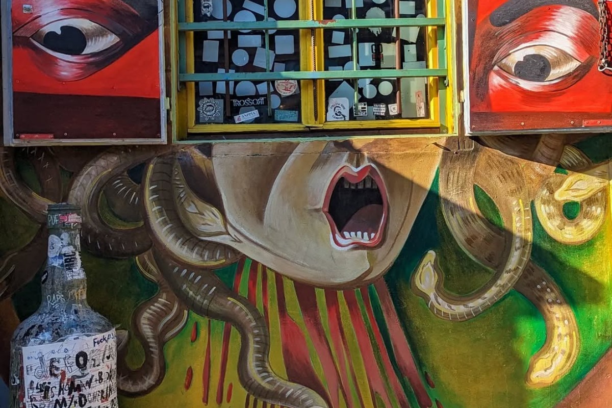 Το πιο punk σημείο της Ευρώπης: Η πιο «παράνομη» γειτονιά που έγινε τουριστικό αξιοθέατο