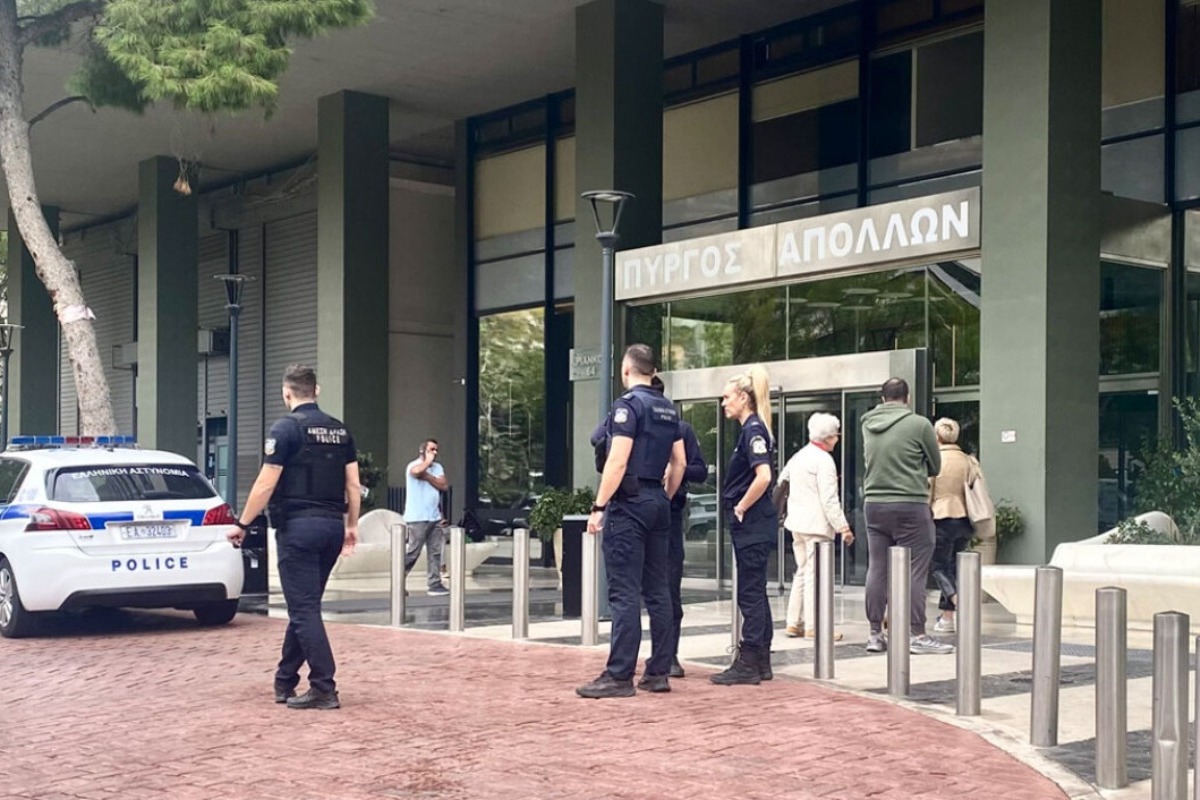 Οι κινήσεις του 44χρονου πριν τη βουτιά θανάτου από τον Πύργο Απόλλων - Περίμενε το δεύτερο παιδί του - Ο άνδρας είχε επισκεφθεί μία ημέρα νωρίτερα το ίδιο σημείο για να παρατηρήσει τον χώρο από τον οποίο έπεσε