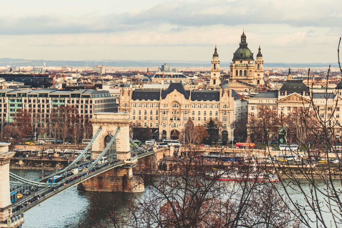 Η κρυφή πρωτεύουσα των ρομαντικών και των ... brunch lovers - Κάστρα, ποτάμι και ζεστό κρασί