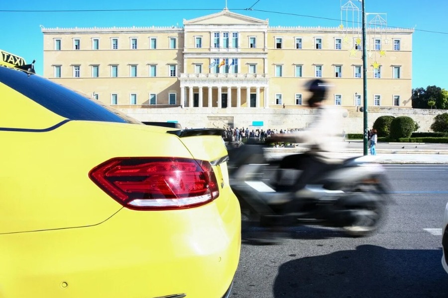 Απεργία 3/12: Ποιοι συμμετέχουν στις κινητοποιήσεις - Νέες συγκεντρώσεις ενώ συνεχίζονται και οι αγροτικές κινητοποιήσεις