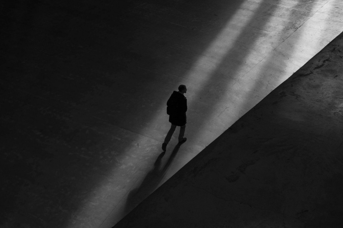 Σε ποια ηλικία είναι οι πιο μοναχικοί άνθρωποι σύμφωνα με νέα έρευνα