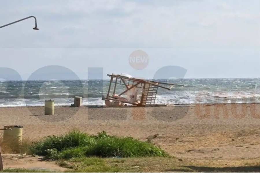 Ραφήνα: Οι άνεμοι γκρέμισαν τον πύργο του ναυαγοσώστη