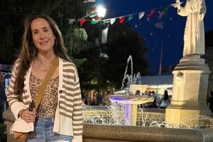 Ασλεϊ Μπάιντεν: Aνέβασε στο Instagram φωτογραφία... με τον άνδρα της χέρι χέρι με άλλη!