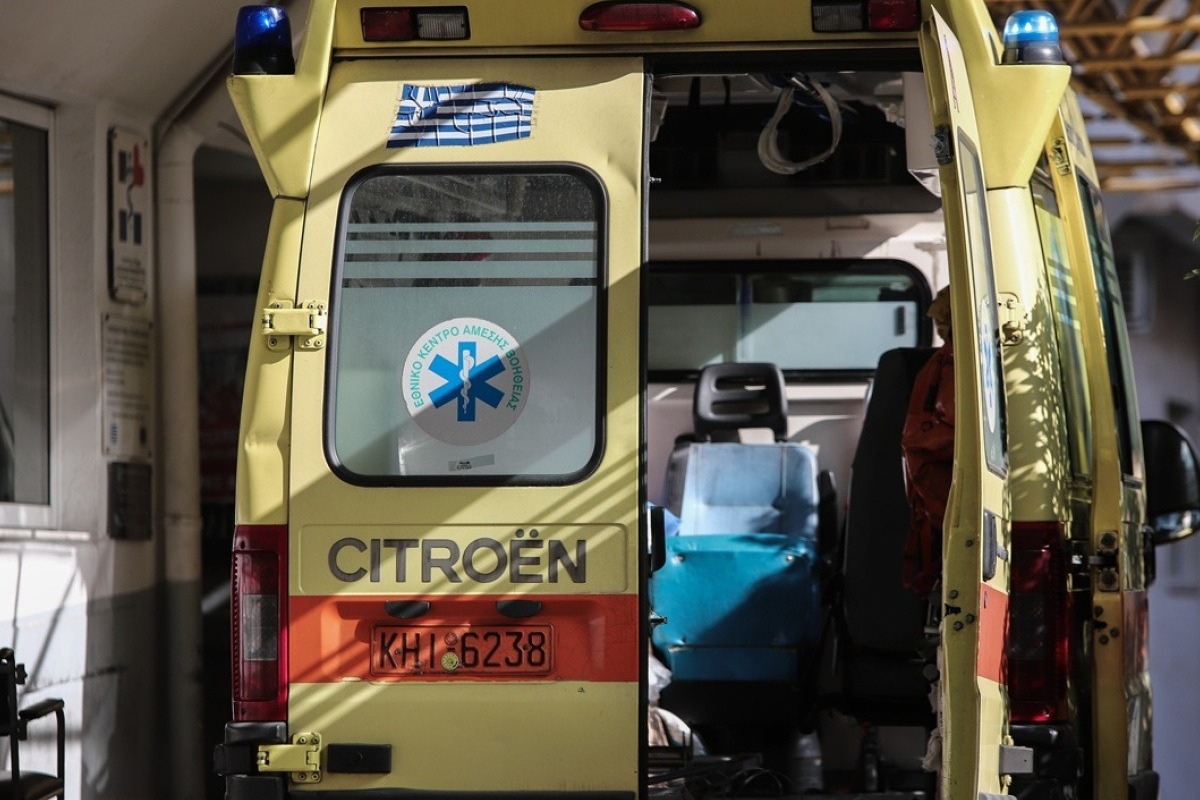 Κατηγορούμενος που δικαζόταν για ενδοοικογενειακή βία πέθανε στην Ευελπίδων πριν ακούσει την απόφαση του δικαστηρίου