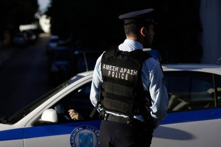 Μαρούσι: Γυναίκα απείλησε να πέσει από τον τρίτο όροφο πολυκατοικίας – Σώθηκε από τον πατέρα της