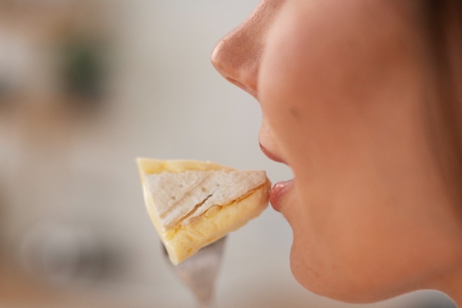 Πόσο τυρί χρειάζεται να τρώμε για να προστατεύσουμε τον εγκέφαλο από την άνοια