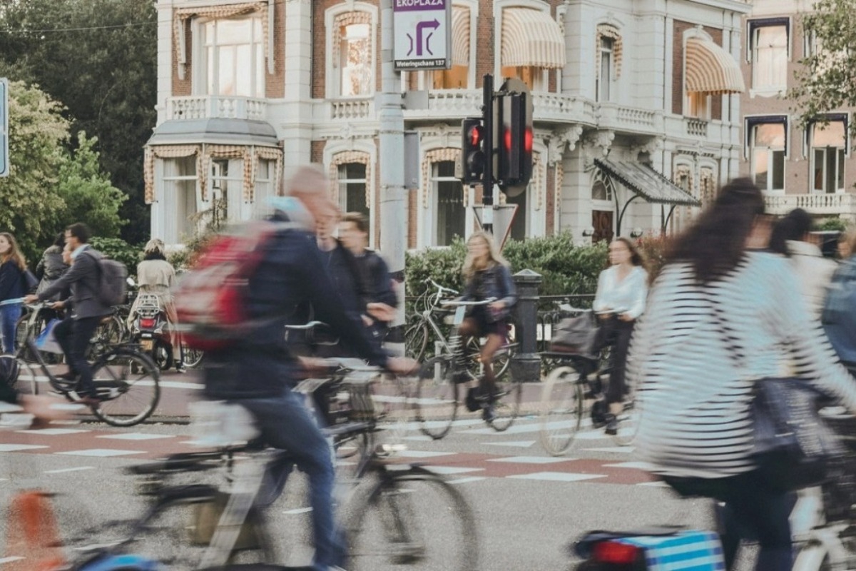 Τέλος τα ποδήλατα: H ευρωπαϊκή πρωτεύουσα που απαγορεύει τη χρήση τους σε πεζόδρομους - Pεριορίζουν ποδήλατα και ηλεκτρικά σκούτερ στην κεντρική πεζοδρομημένη ζώνη από το 2026