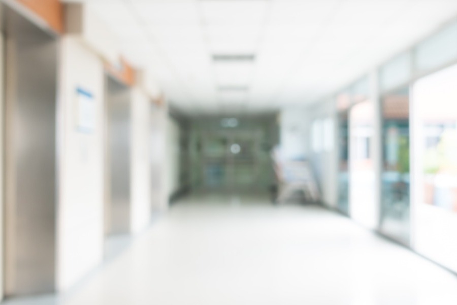 Ασθενής ξυλοκόπησε άγρια γιατρό στο νοσοκομείο Αιγίου ‑ Από τις μπουνιές κατέρρευσε