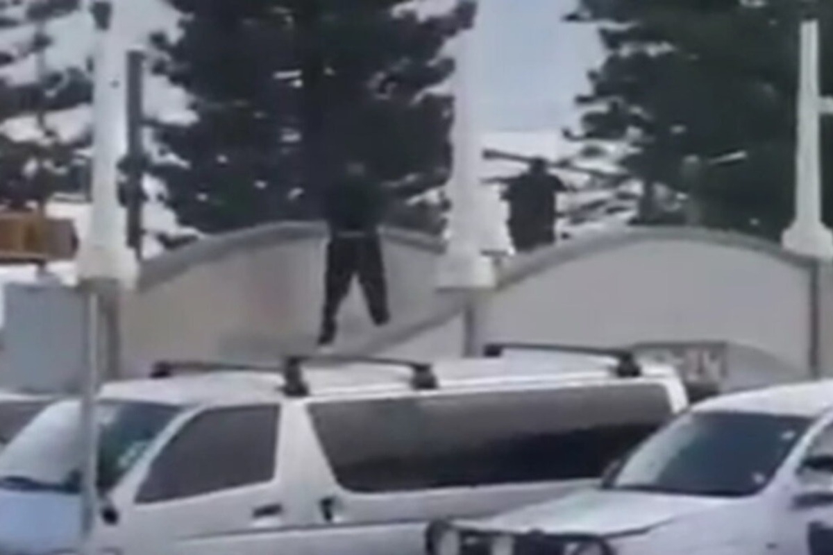 Τρομοκρατική επίθεση με πυροβολισμούς σε διάσημη παραλία του Σίδνεϊ