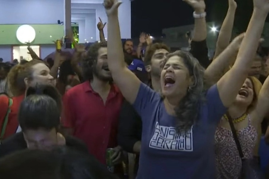 Χιλιάδες Βραζιλιάνοι γιόρτασαν την καταδίκη του Μπολσονάρου για πραξικόπημα